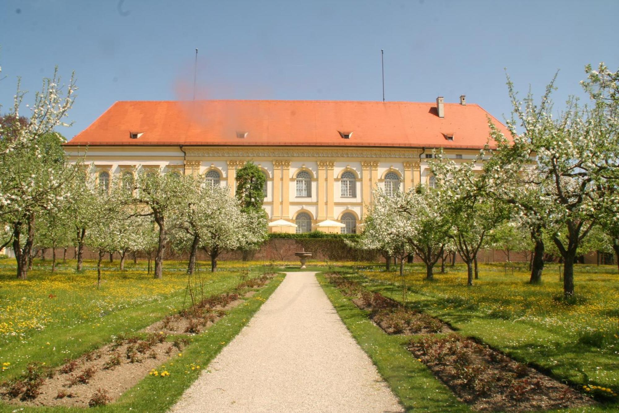 Hotel Dah-Inn Дахау Экстерьер фото